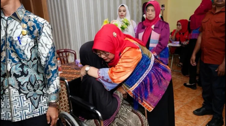 Bantuan Atensi bagi Lansia: Ketua TP PKK Kota Binjai Penyemangat Beraktivitas