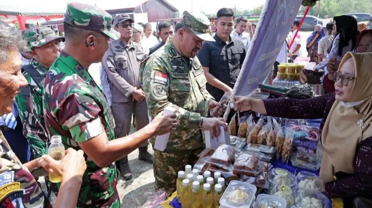 Bupati dan Danrem 022 PT Tinjau Stan UMKM hingga Layanan Sosial