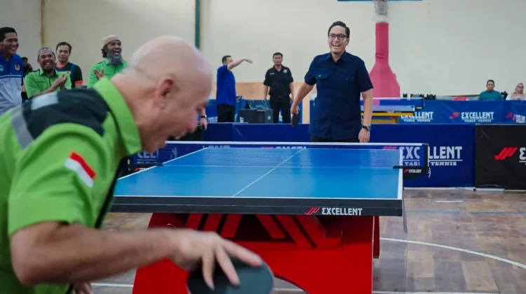 Tutup Turnamen Tenis Meja, Rico Waas Dorong Lahirnya Bibit Atlet Tenis Meja Medan