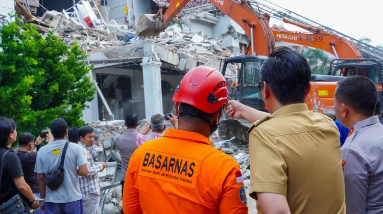 Pemko Medan Kerahkan Alat Berat dan Tim Medis Tangani Ledakan di Grand Polonia