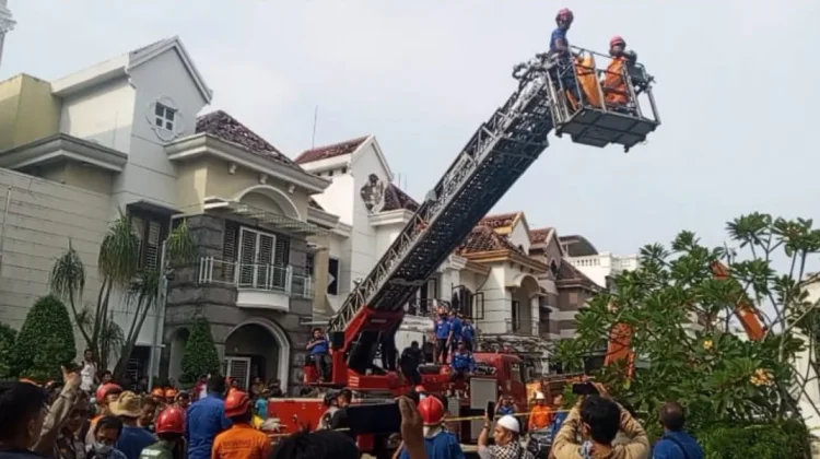 SAR Gabungan Berhasil Evakuasi Tiga Jasad Korban Ledakan Perumahan Elit di Medan