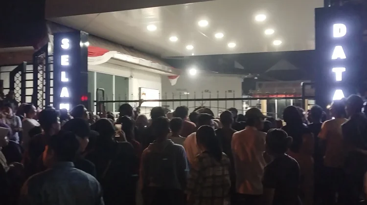 Ratusan Warga Datangi Polres Tanjungbalai, Desak Hadirkan Terduga Pelaku Seksual