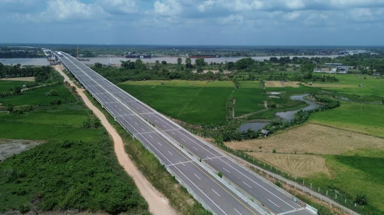 HKA Pasok 5.581 Ton Hotmix untuk Jembatan Musi
