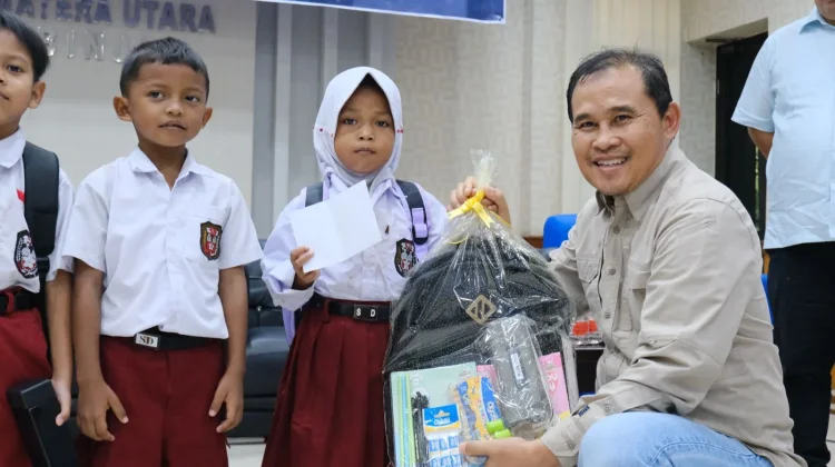 Hari Anak Nasional 2026, PLN UP3 Binjai Salurkan Paket Pendidikan untuk Siswa SD