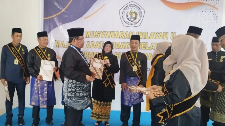 Ketua PD MABMI Tanjungbalai Terima Anugerah Kehormatan dari PB MABMI