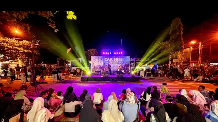 Warga Antusias Nikmati Pertunjukan Seni hingga UMKM di Car Free Night