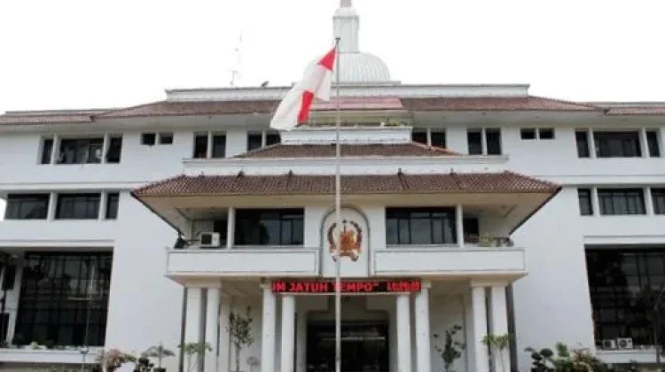 Rico Waas Nonaktifkan Lurah AUR, Tegaskan Tak Toleransi Penyalahgunaan Wewenang