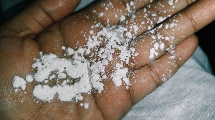 Ketahui Risiko di Balik Penggunaan Bedak Tabur Bayi