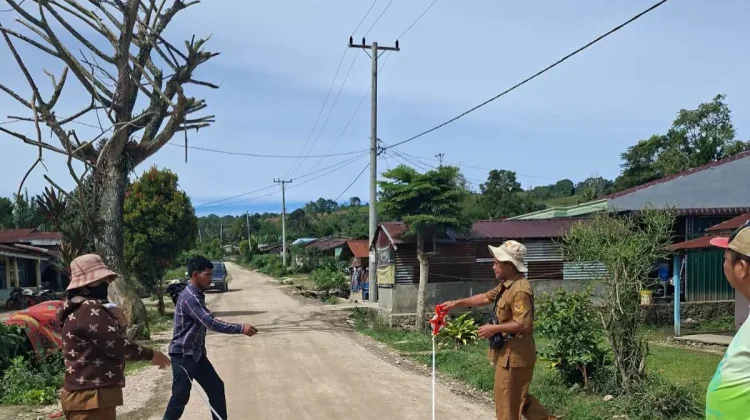 Pemkab Dairi Lakukan Pemeliharaan Jalan Siarung arung - Tinombak Simbolon