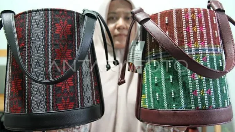 Tas Ulos Merambah Dunia
