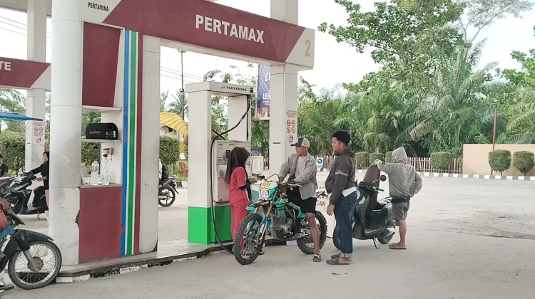 Menjelang HUT RI, Pemerintah Beri Hadiah Resmi Menurunkan Harga Tiga Jenis BBM