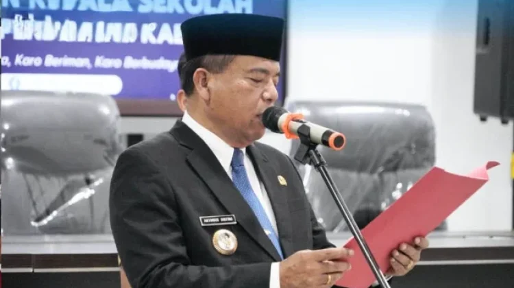 Bupati Karo Lantik 20 Kepala Sekolah SD dan SMP