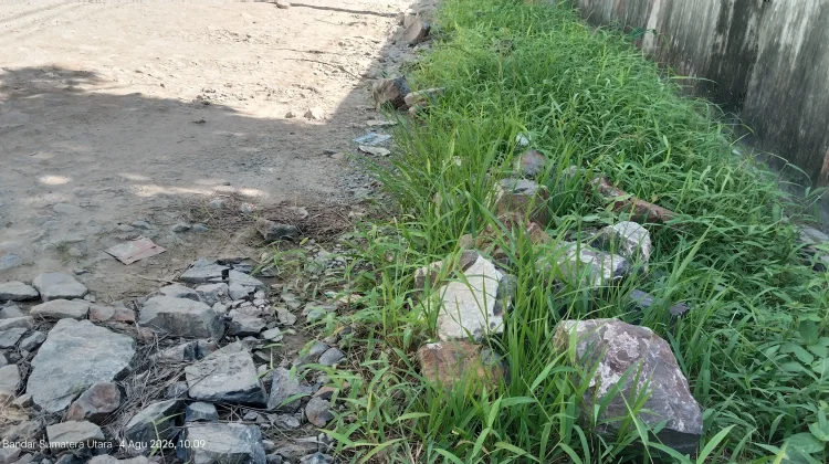 Warga Mahoni Asri Keluhkan Jalan Rusak, Minta Perhatian Pemko Tanjungbalai