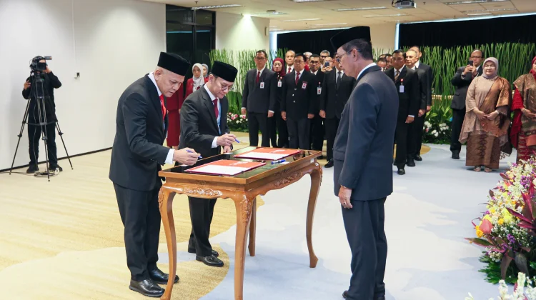 OJK Lantik Dua Pejabat Baru Perkuat Organisasi