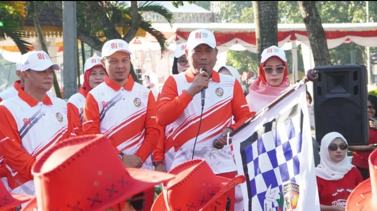 Wabup Lepas Gerak Jalan Beregu Peringati HUT ke -81 Kemerdekaan RI