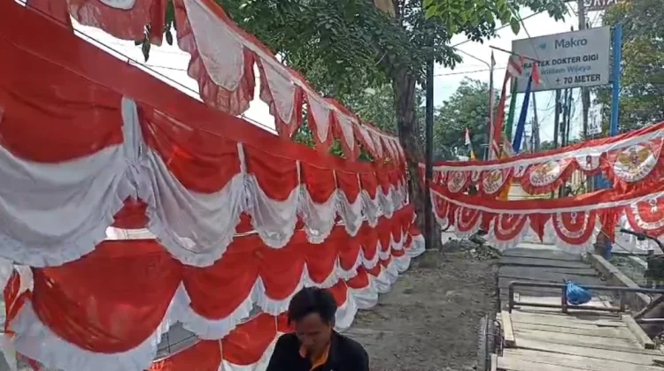 Pedagang: Bendera dan Umbul Umbul Lebih Terjual