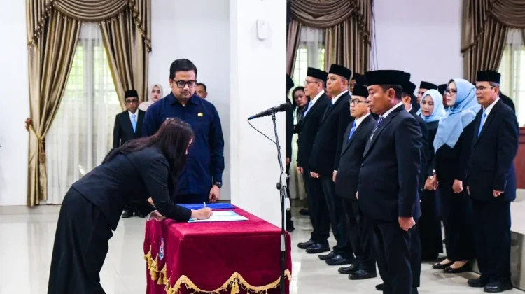 Lantik 25 Pejabat, Wabup Tekankan Pelayanan Publik Harus Cepat dan Humanis