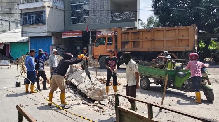 Tugu KNPI Dirobohkan, Ini Kata Kadis Lingkungan Hidup Tanjungbalai