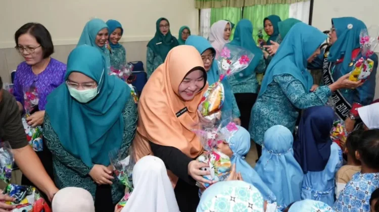 PKK Kota Binjai Gelar Pembinaan UP2K melalui Edukasi Pembuatan Tahu