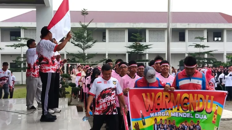 Gerak Jalan Meriahkan HUT RI, Siswa SMA 2 Medan Tampil Meriah