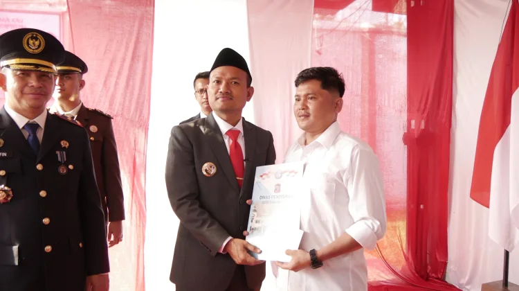 Warga Binaan Lapas Tanjungbalai Terima Ijazah Paket C pada HUT RI