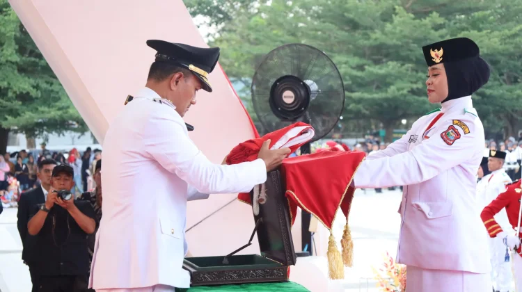 Penurunan Bendera Tutup Rangkaian HUT Ke-81 RI di Tanjungbalai