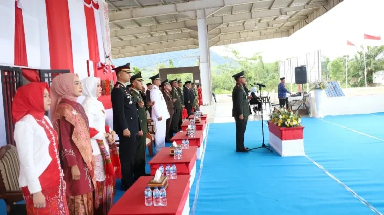 Dandim 0206/Dairi Pimpin Penurunan Bendera HUT RI ke-81 di Pakpak Bharat