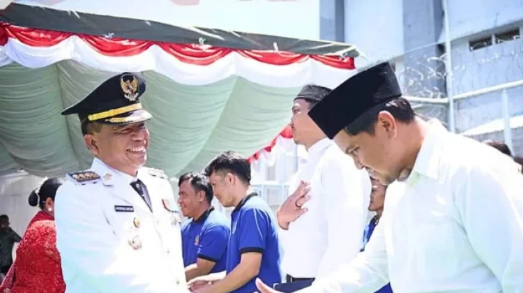 HUT Ke-81 RI, Bupati Karo Serahkan Remisi Kepada 417 Warga Binaan