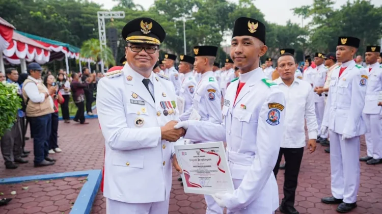 Upacara Penurunan Bendera Deli Serdang Berjalan Lancar, Penghargaan Diserahkan