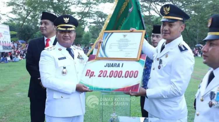 Upacara Penurunan Bendera Berjalan Sukses, Pemkab Serahkan Penghargaan