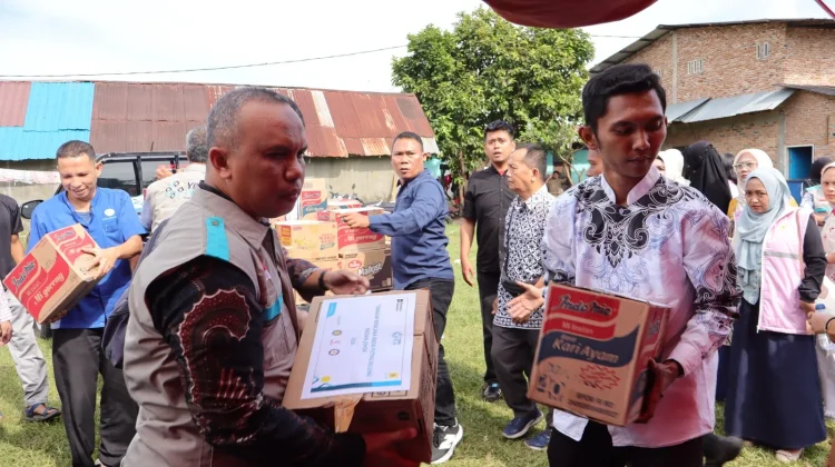 PLN UP3 Medan Salurkan Bantuan bagi Warga Terdampak Puting Beliung di Medan Johor