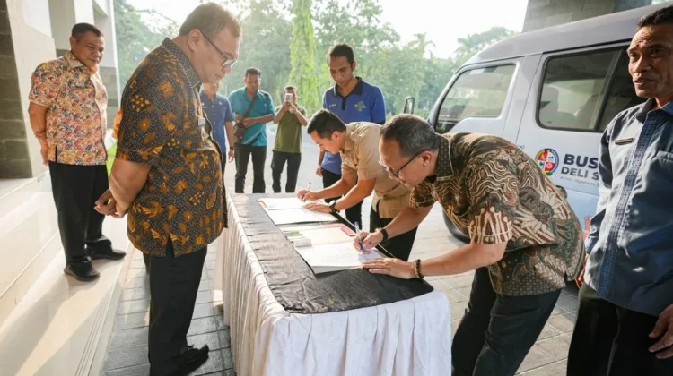 Bus Sekolah dan Perpustakaan Keliling Siap Perkuat Layanan