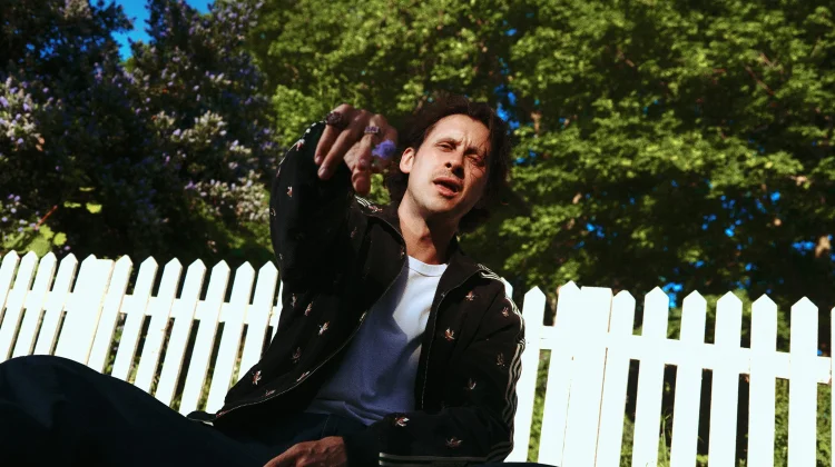 Barry Can't Swim Rilis "Dance Dance Dance" Anthem Musim Panas Baru