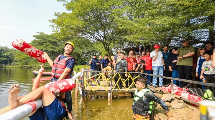 Lomba Pukul Bantal Meriahkan Semarak Korpri Gebyar Kemerdekaan RI di Taman Cadika