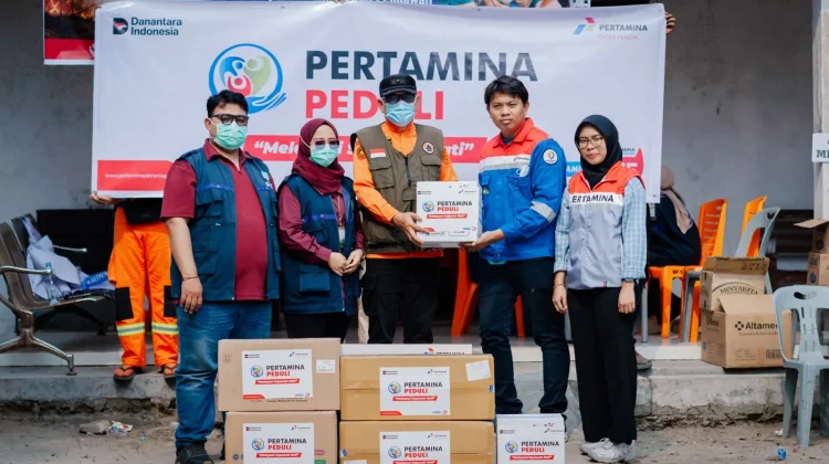 Pertamina Patra Niaga Sumbagut Salurkan Bantuan Penanggulangan Asap Kerumutan
