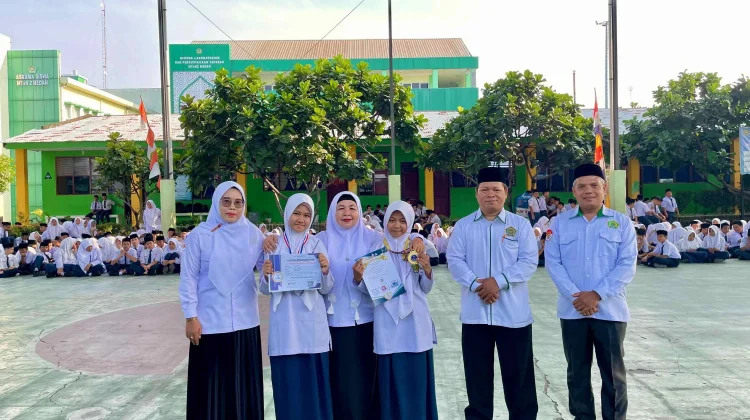 Dua Siswi MTsN 2 Medan Raih Medali Emas di Ajang Nasional