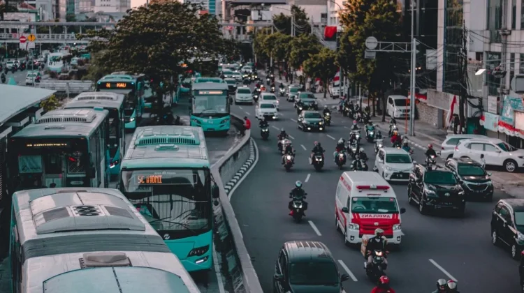 Momen Sehari-hari yang Cuma Dipahami Warga Kota Besar, Kamu Relate?