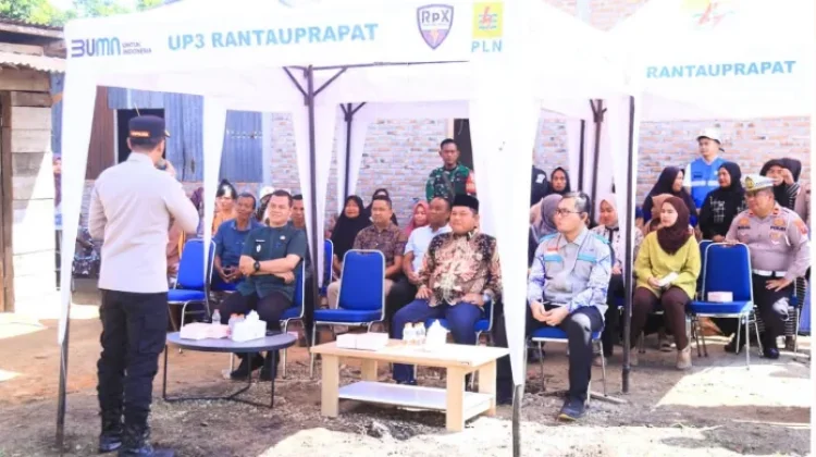 Wabup Labuhanbatu Tekan Saklar Perdana Bantuan Listrik Gratis Program LUTD PLN