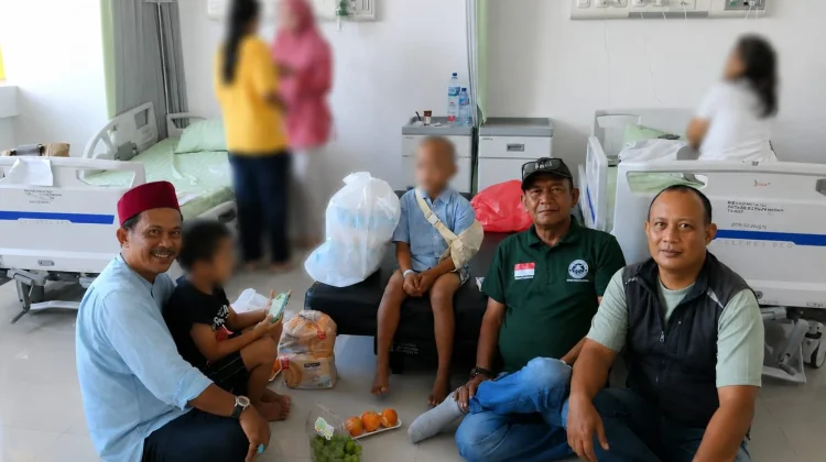 Mewakili Ketum Komnas PA, LPA Deli Serdang Jenguk Anak Korban Kekerasan