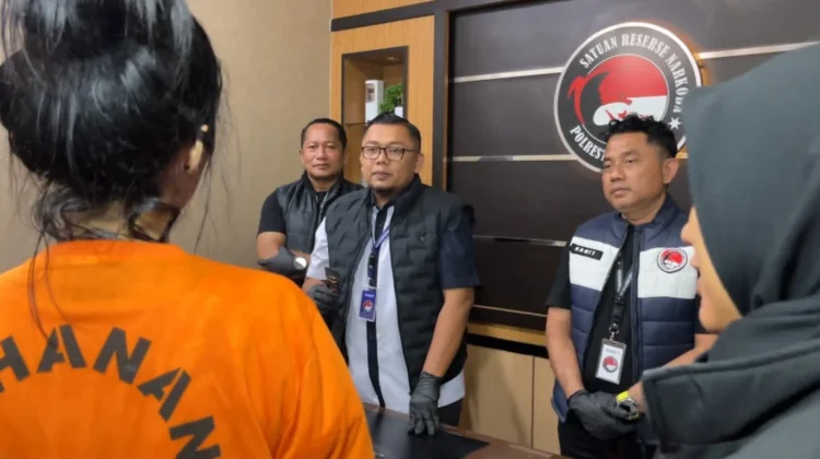 Pemasok Vape Narkoba DJ Miss D Masuk Daftar Pengejaran Polisi
