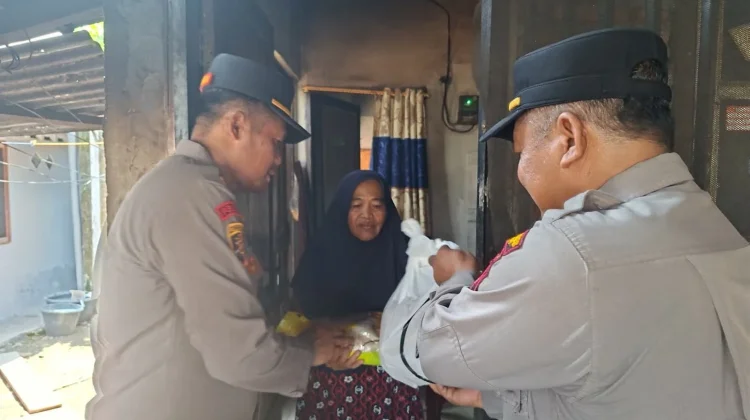 Polsek Delitua Salurkan Sembako kepada Warga