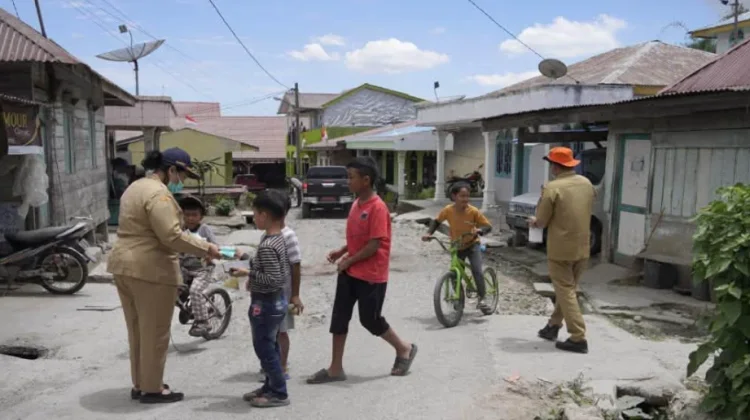Pemkab Karo Bagikan Masker untuk Masyarakat Terdampak Abu Vulkanik di 4 Kecamatan