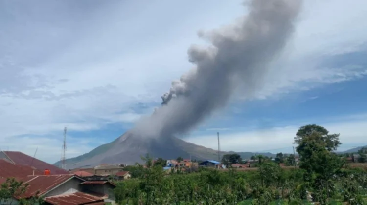 Pemkab Karo Perpanjang Status Darurat Erupsi Sinabung