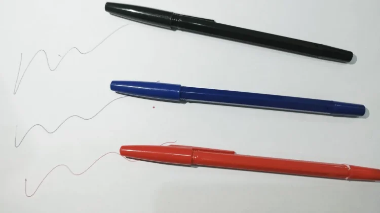 Ini Arti Warna Pena Merah, Biru, dan Hitam yang Jarang Diketahui