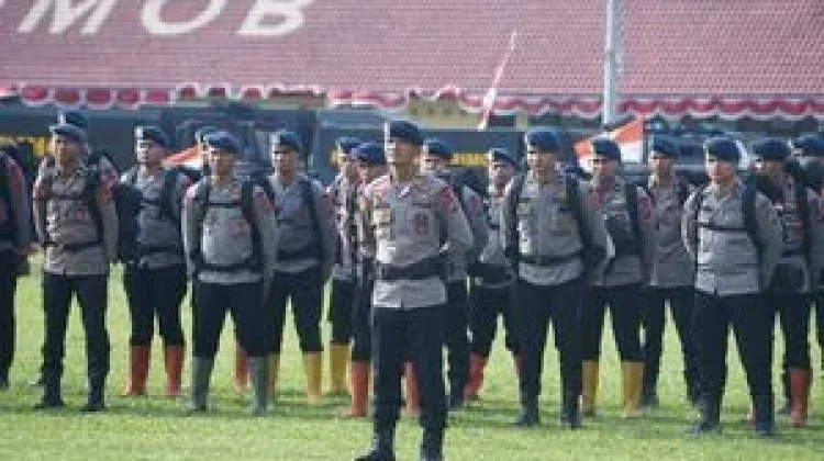 Ratusan Personel Brimob Sumut Siap Temani Warga di tengah Erupsi Gunung Sinabung