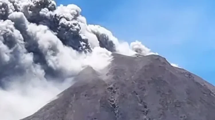 Dua Desa Dievakuasi Pasca Status Sinabung Naik Level Siaga
