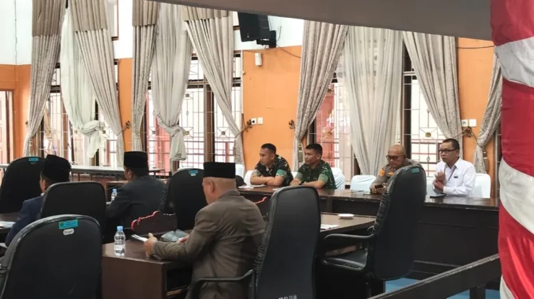 Danramil 07/Salak Hadiri Rapat Paripurna DPRD Pakpak Bharat