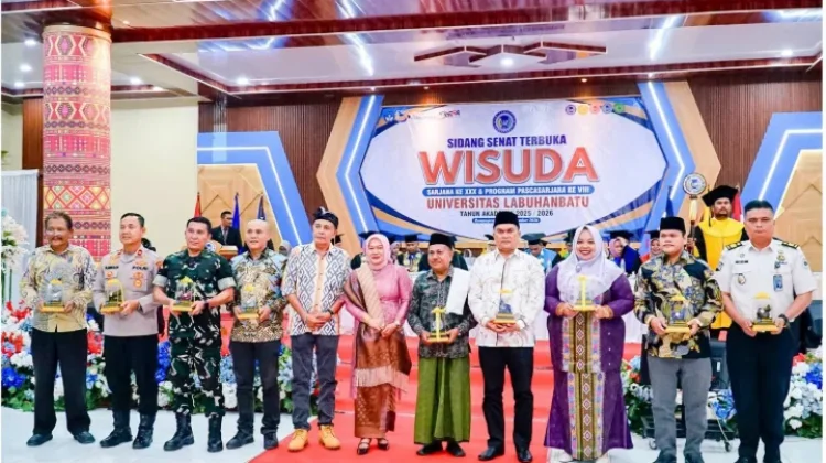 Pj Sekda Labuhanbatu Hadiri Wisuda ULB