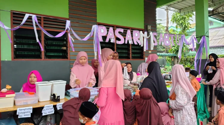 Pasar Sabtu SD Swasta Islam Tunas Mekar Ajarkan Siswa Jual Beli sejak Dini