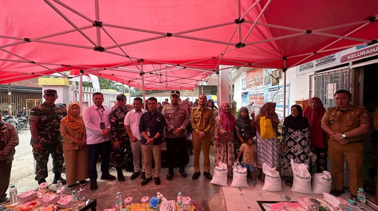 Warga Beting Kuala Kapias Terima Bantuan Beras 30 Kg